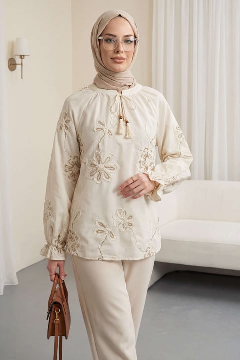Püskül Detaylı Çiçek Nakışlı Uzun Kollu Bluz -Krem-Bluz-364-6060-R28