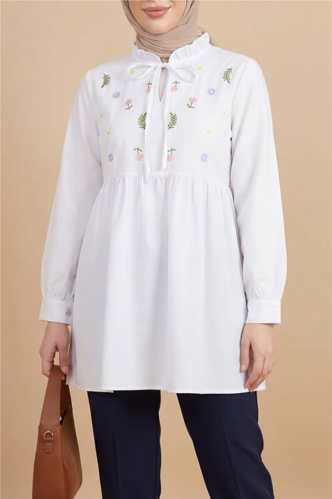 V Yaka Bağlamalı Yakası Fırfırlı Çiçek Nakışlı Poplin Tunik -Beyaz-Tunik-349-8051-R02