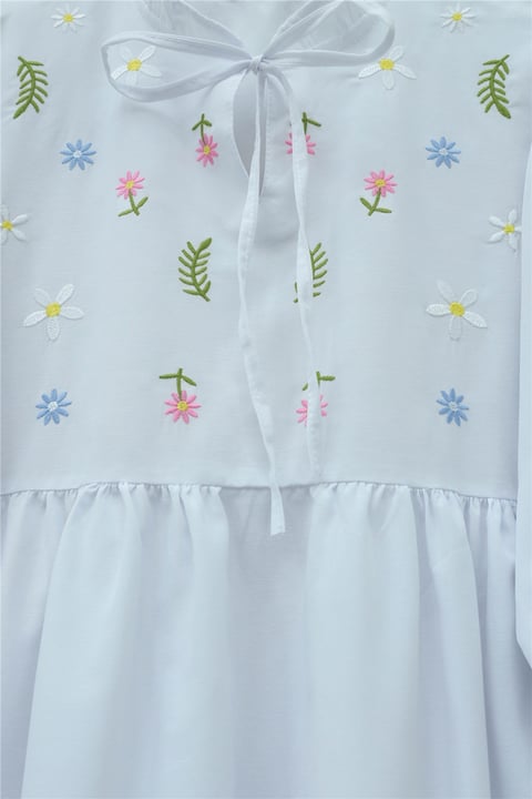 V Yaka Bağlamalı Yakası Fırfırlı Çiçek Nakışlı Poplin Tunik -Beyaz-Tunik-349-8051-R02