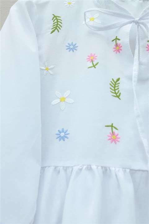 V Yaka Bağlamalı Yakası Fırfırlı Çiçek Nakışlı Poplin Tunik -Beyaz-Tunik-349-8051-R02