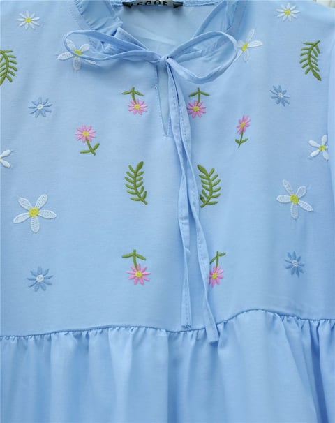 V Yaka Bağlamalı Yakası Fırfırlı Çiçek Nakışlı Poplin Tunik -Bebe Mavi-Tunik-349-8051-R32