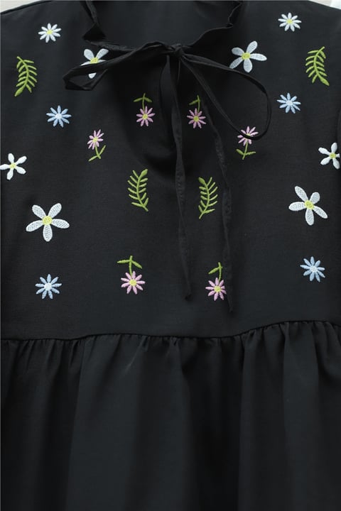 V Yaka Bağlamalı Yakası Fırfırlı Çiçek Nakışlı Poplin Tunik -Siyah-Tunik-349-8051-R01