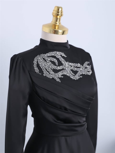 Yakası Taşlı Önü Drapeli  Abiye -Siyah-Saten Abiye-337-6703-R01