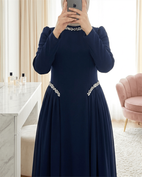Yakası Ve Beli Taşlı Yanları Tül  Detaylı  Astarlı Krep Elbise -Laci-Elbise-316-4868-R03