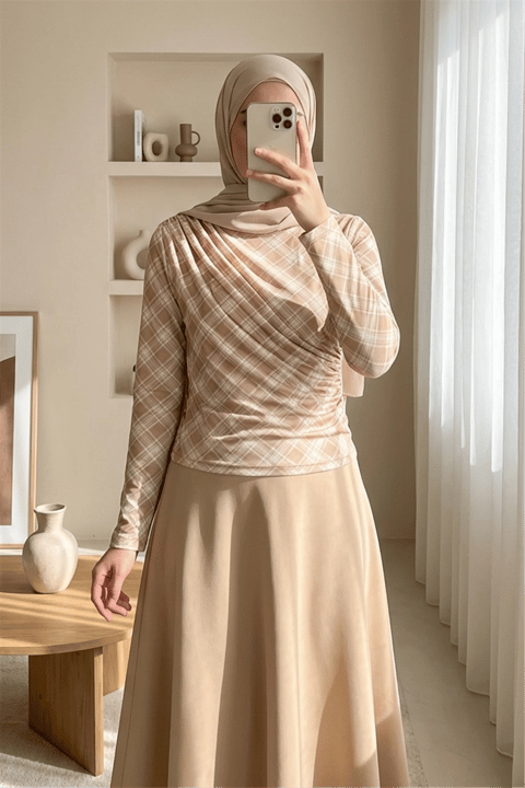 Yanı Büzgülü Ekose Desenli Bluz -Bej-Bluz-246-2808-R56