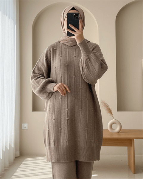 Yanı Yırtmaçlı Ponponlu Yumoş Triko Kazak -Toprak-Kazak-295-4513-R55