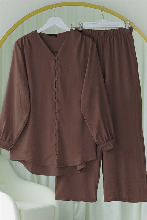 Yuvarlak Yaka Düğmeli Pantolonlu Ayrobin Takım -Kahve-Takım-349-7045-R15