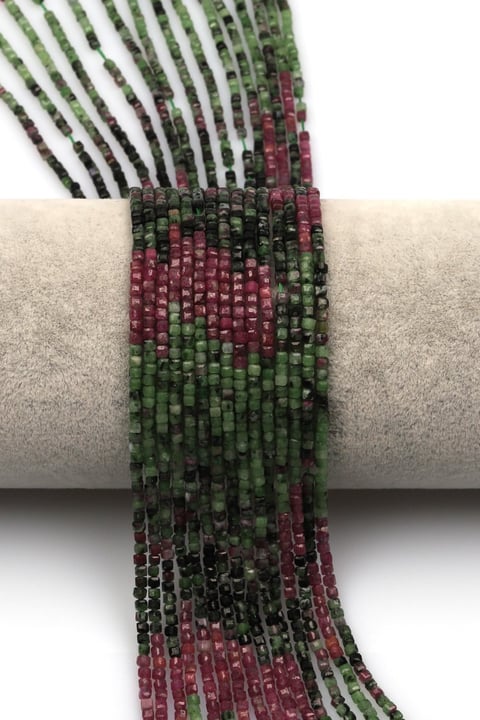 Anyolit ( Ruby Zoisite ) Doğal Taş Dizi 2 mm Fasetli Küp Kesim - DZ-1299