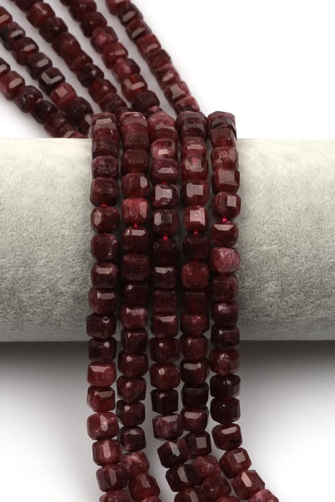 Bordo Renkli Kuvars Doğal Taş Dizi 6 x 7 mm Küp Kesim