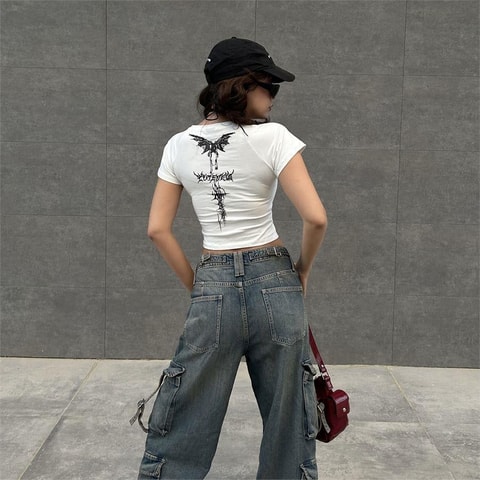 Beyaz Gothic Dragon Slayer Kısa Kollu Crop 