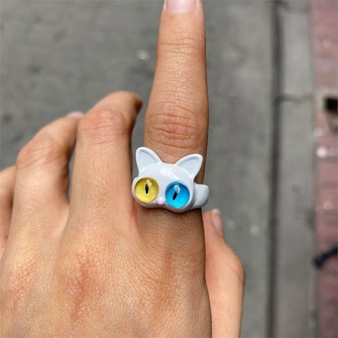 Beyaz Minimal Renkli Gözlü Kedi Yüzük