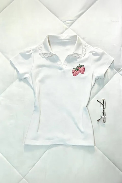 Beyaz Strawberry Dantel Yaka Detaylı Y2K Kısa Kollu Crop