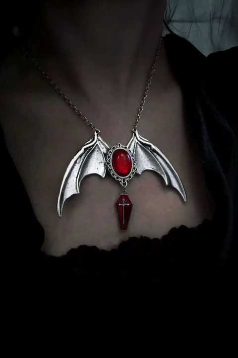 Silver Gotik Vampir Yarasa Kırmızı Taşlı Tabut Haçlı Kolye
