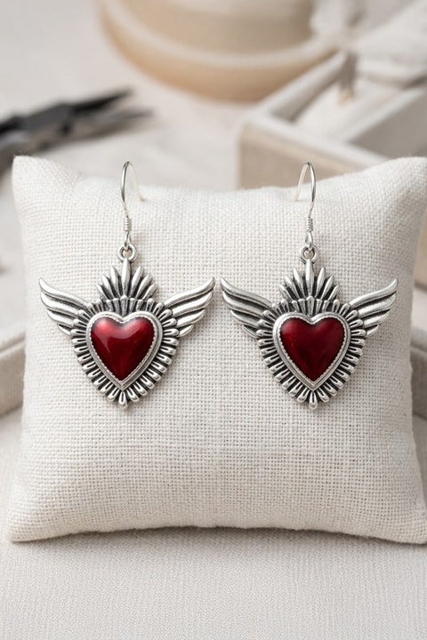 Silver Kanatlı Taçlı Gotik Red Heart Küpe