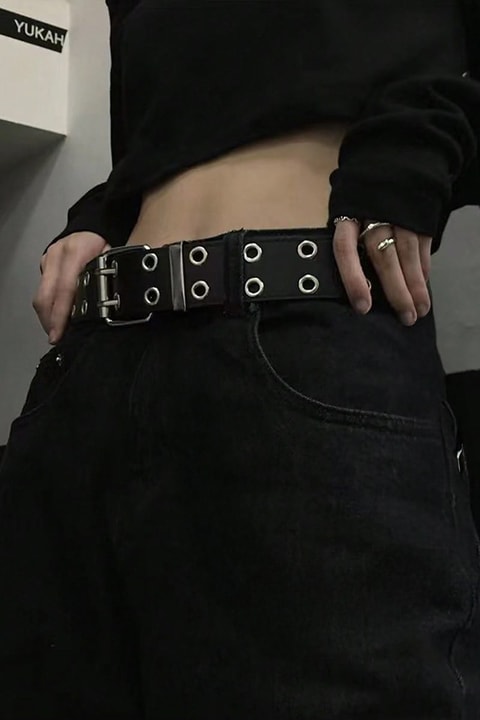 Siyah Kuşgözü Kare Tokalı Gotik Deri Kemer