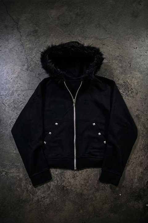 Siyah Piramit Detaylı Kürklü Kapüşonlu Unisex Hırka