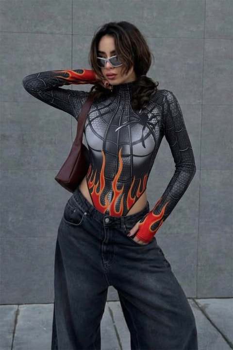 Siyah Spider Flame Baskılı Cosplay Y2K Uzun Kollu Çıtçıtlı Body