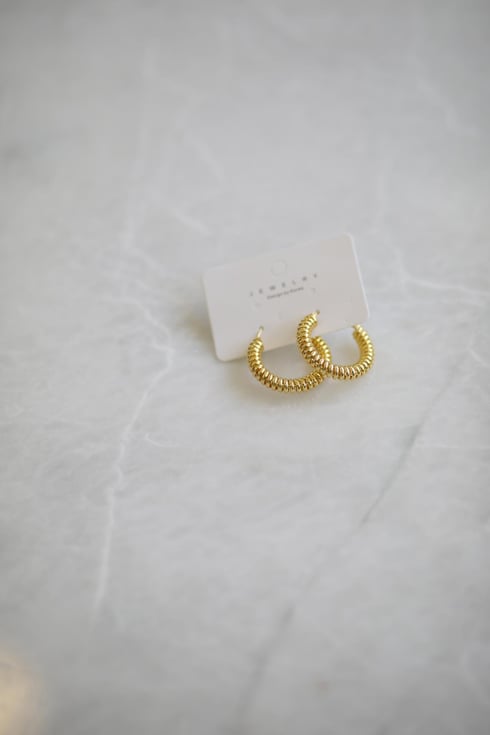 Kıvrım Halka Küpe Gold