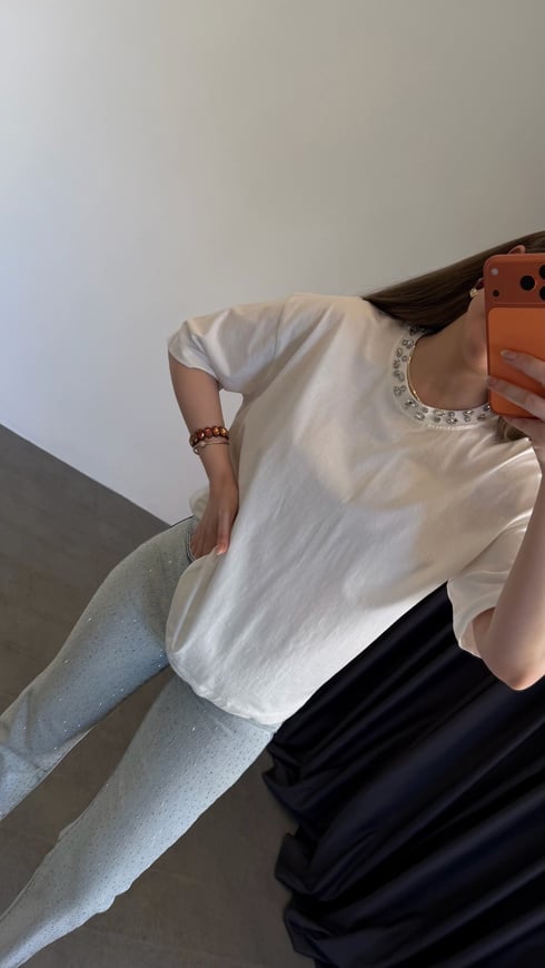 Arin Yaka Taşlı T-shirt Ekru
