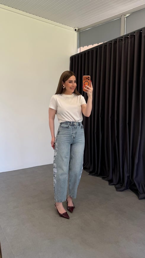 İki Yanı Beyaz Nakışlı Mom Jean Mavi