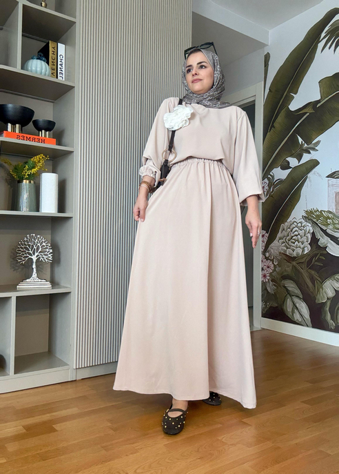 Broş Detaylı Etekli Takım Bej