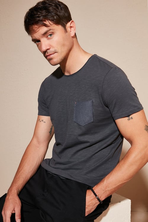 % 100 Pamuklu Slim Fit Bisiklet Yaka Cepli Erkek T Shirt 5902000 ANTRASİT