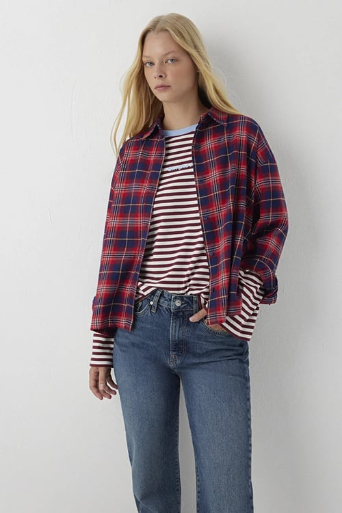 %100 Pamuk Oversize Fit  Yaka Ekoseli Uzun Kol Kadın Gömlek 1220279-A6690 KIRMIZI