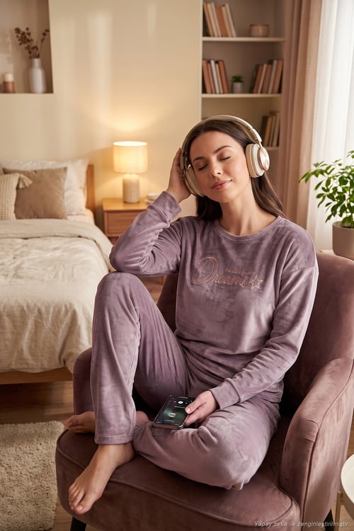 Bisiklet Yaka Yumuşak Dokulu Parlak Kadife Kadın Pijama Takımı 6094209 LİLA