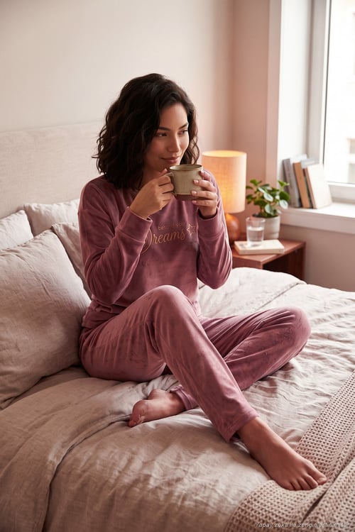 Bisiklet Yaka Yumuşak Dokulu Parlak Kadife Kadın Pijama Takımı 6094209 PUDRA