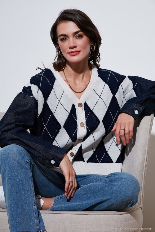 Desenli Regular Fit Düğmeli V Yaka Crop Kadın Hırka 4615553 LACİVERT-EKRU