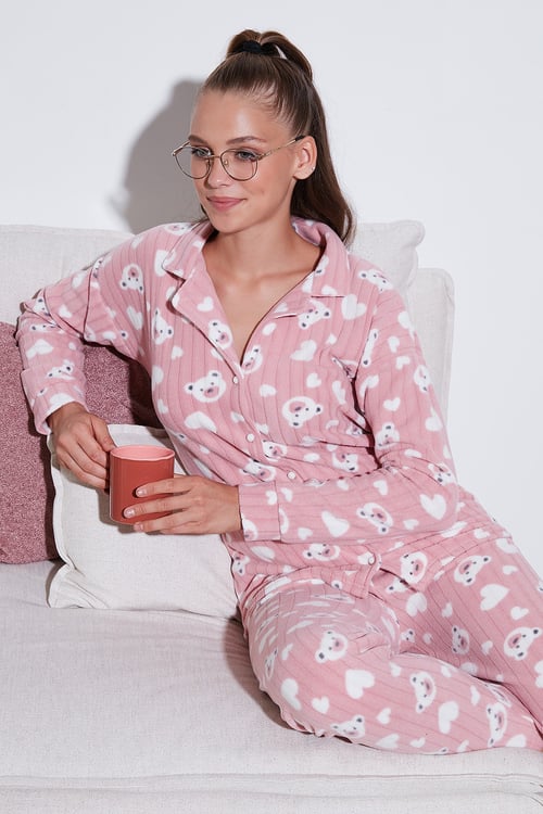 Desenli Standart Fit Düğmeli Polarlı Rahat Kışlık Kadın Pijama Takımı 6095617 PUDRA