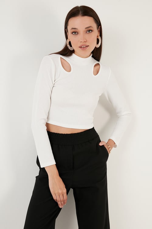 Esnek Slim Fit Cut Out Pencereli Dik Yaka Crop Kadın Bluz 5865348 BEYAZ