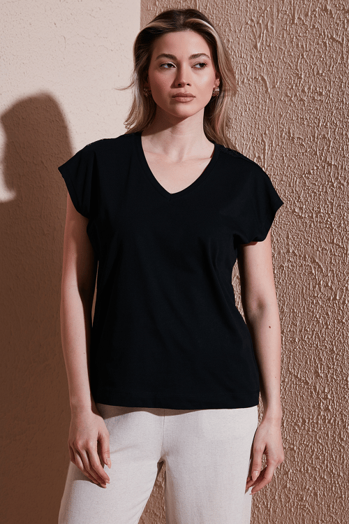 Fashion Friends % 100 Pamuk Standart Fit V Yaka Güpür Detaylı Bayan Bluz 25Y0540K1 SİYAH
