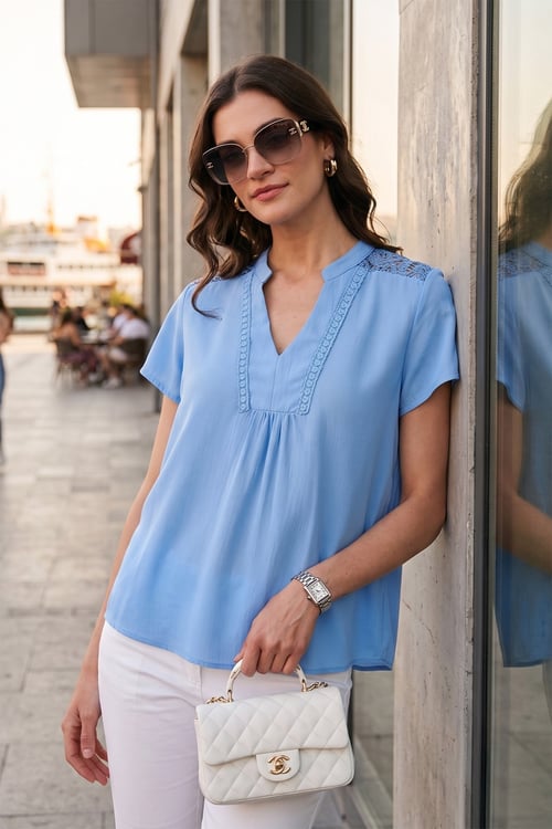 Güpür Detaylı % 100 Pamuk Regular Fit V Yaka Kadın Bluz 611BZ0286 BEBE MAVİ