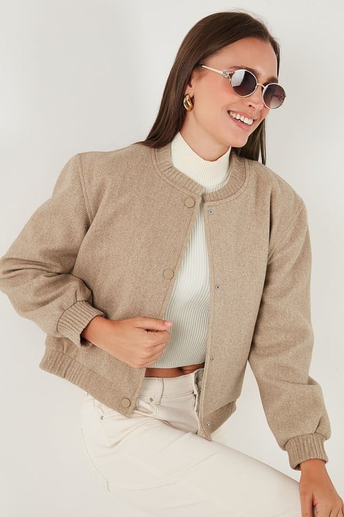 Lela Loose Fit Sıfır Yaka Çıtçıtlı Kaşe Kısa Bayan Mont 6810178 BEJ