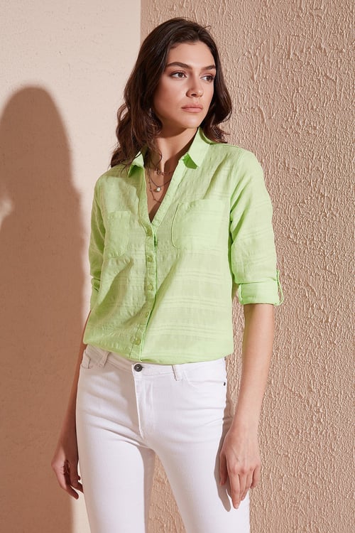 Lela Pamuklu Çift Cepli Slim Fit Katlanabilir Kollu İnce Bayan Gömlek 514257518 FISTIK YEŞİL
