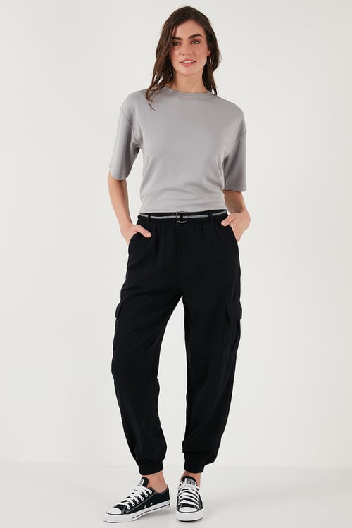 Lela Pamuklu Standart Fit Normal Bel Lastikli Paça Kemerli Jogger Bayan Pantolon 668YP5045 SİYAH