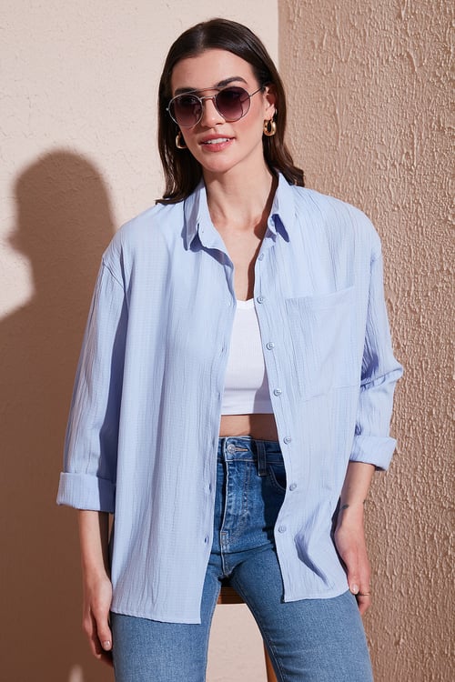 Lela Regular Fit Tek Cepli Önü Kısa Arkası Uzun Krinkıl Bayan Gömlek 6772752 BEBE MAVİ