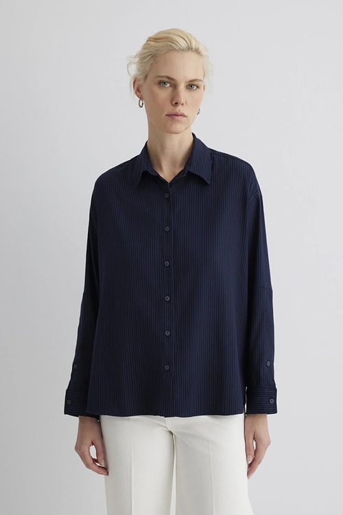 Mavi Pamuklu Çizgili Oversize Fit Klasik Yaka Bayan Gömlek 1210878-83699 KOYU LACIVERT