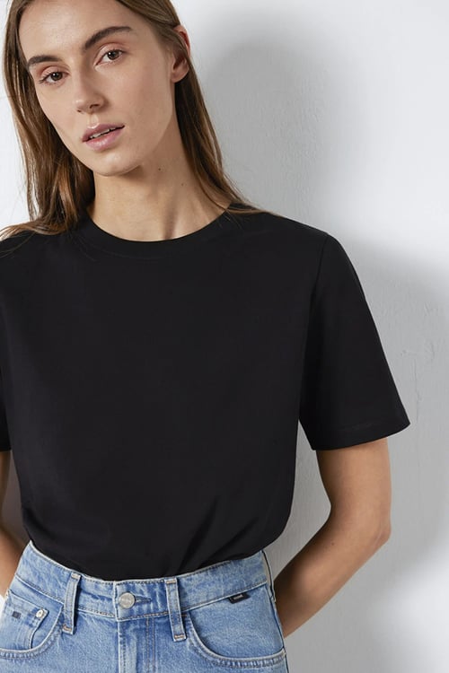 Mavi Pamuklu Regular Fit Bisiklet Yaka Kadın T Shirt 1600965-900 SİYAH