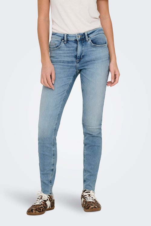 Onlblush Pamuklu Skinny Fit Orta Bel Dar Paça Jeans Kadın Kot Pantolon 15338296 AÇIK MAVİ