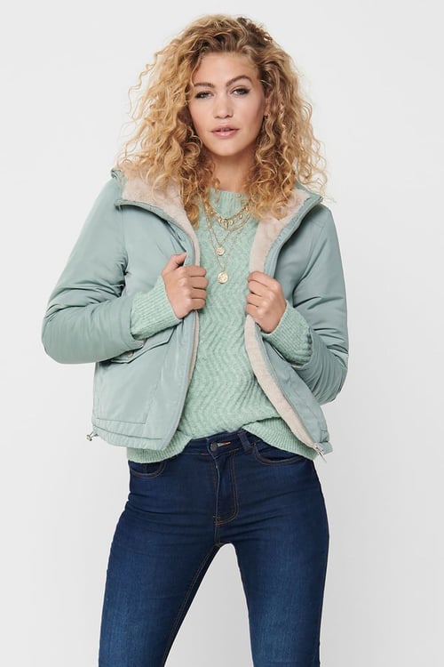 Onldahlia Regular Fit Çift Taraflı Kapüşonlu Kısa Kadın Mont 15208777 YEŞİL