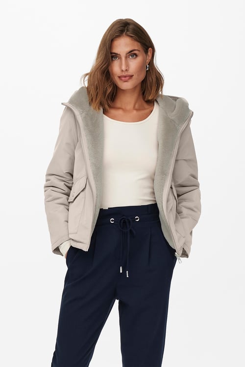 Only Onldahlia Regular Fit Çift Taraflı Kapüşonlu Kısa Bayan Mont 15208777 BEJ