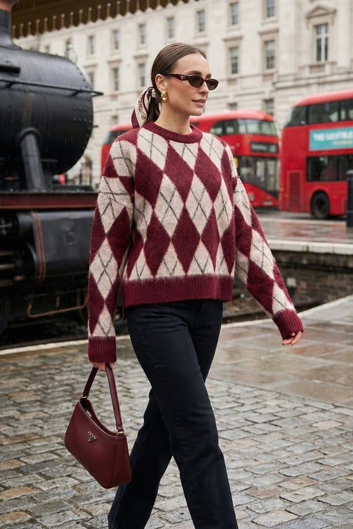 Oversize Fit Bisiklet Yaka Baklava Desenli Yumuşak Dokulu Kadın Kazak 4616223 BORDO