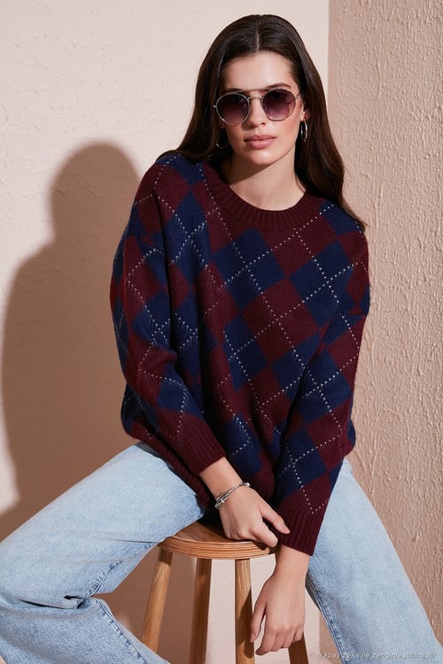 Oversize Fit Bisiklet Yaka Baklava Desenli Kadın Kazak 4615579 BORDO