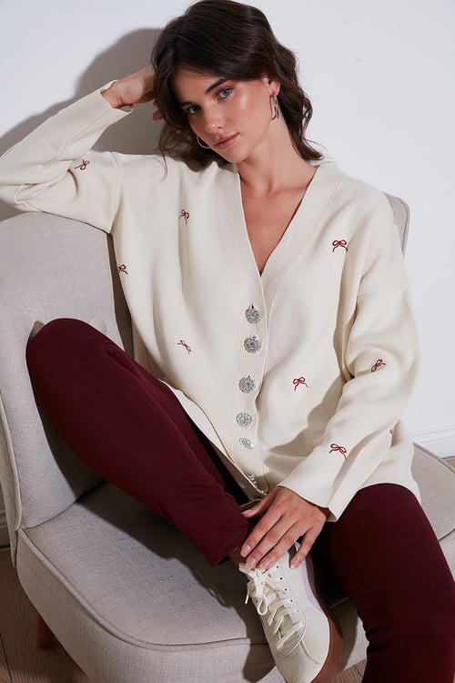 Oversize Fit Desenli V Yaka Triko Kadın Hırka 4616193 Krem-Kırmızı