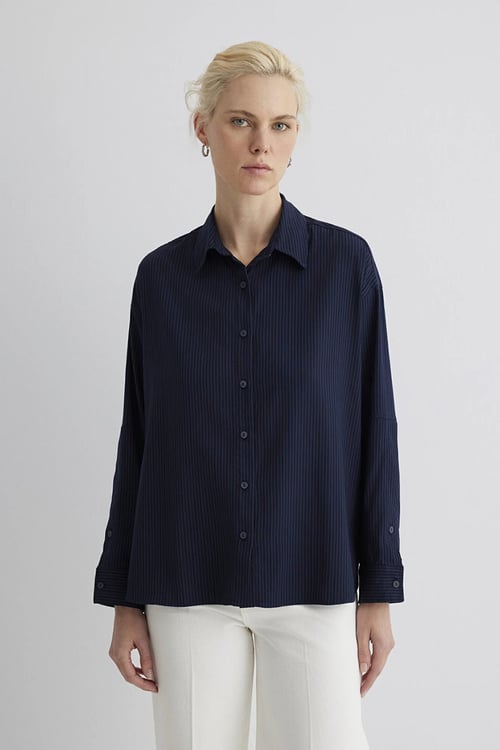 Pamuklu Çizgili Oversize Fit Klasik Yaka Kadın Gömlek 1210878-83699 KOYU LACIVERT