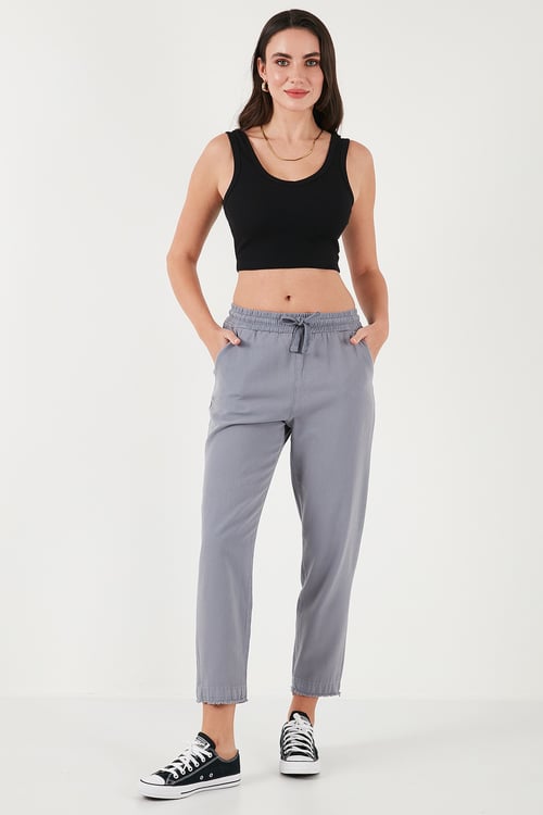 Pamuklu Normal Bel Regular Fit Düz Paça Kadın Pantolon 668YP42282S4 GRİ