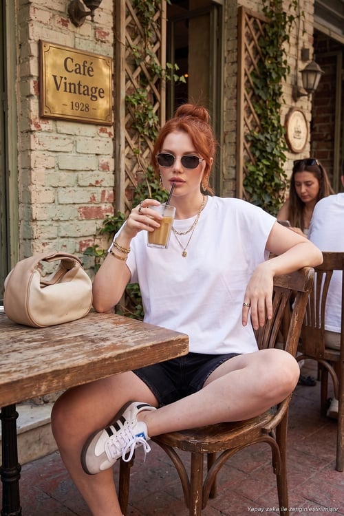 Pamuklu Rahat Kalıp Bisiklet Yaka Kadın T Shirt 5866955 BEYAZ