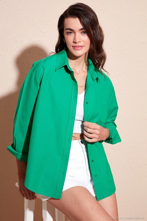 Pamuklu Regular Fit Önü Kısa Arkası Uzun Oval Kesim Kadın Gömlek CF25S163867 BENETTON